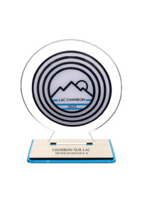 Trophee Plexiglass + resine 
Création à la forme de votre choix
13X 9cms
Q=6 : 32,5 HT
Q = 12 : 27,5 HT