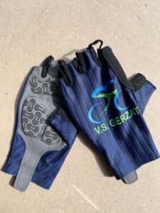 Gants courts Aero personnalisés aux coloris de votre club 
Q 10 : 20,9 TTC
Q50 : 15,9 TTC
